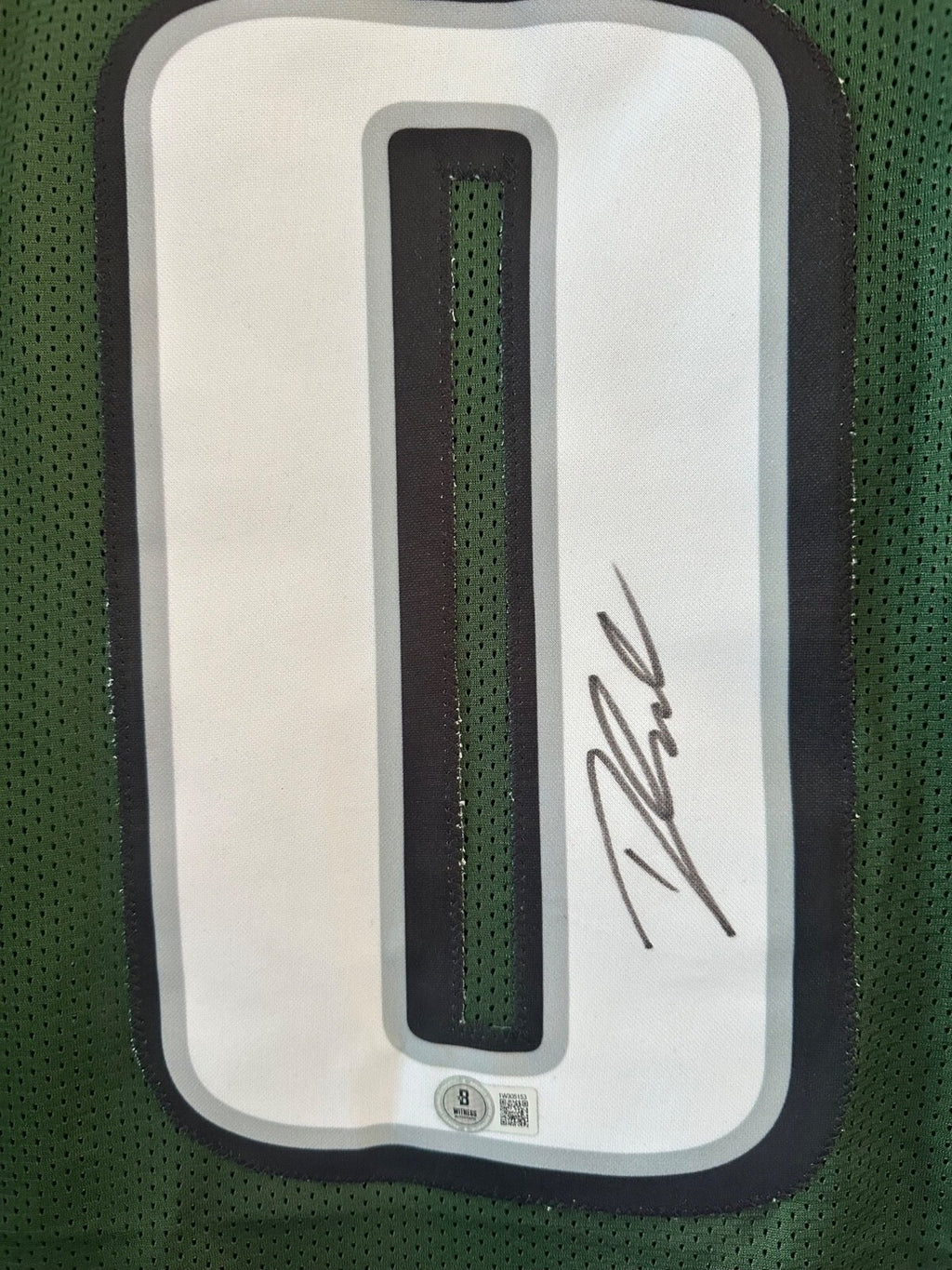 D’Andre Swift Signed Eagles Style Jersey with game cut sleeves – Beckett Witness