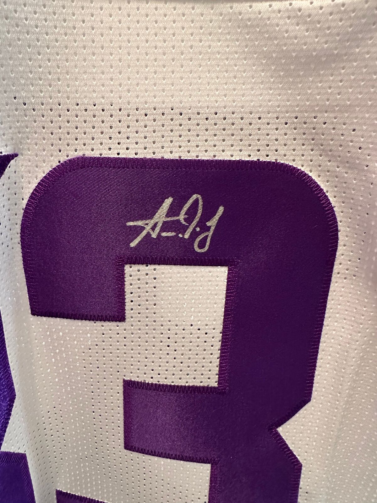 Aaron Jones Signed Minnesota Vikings #33 White Jersey – Beckett Witnessed
