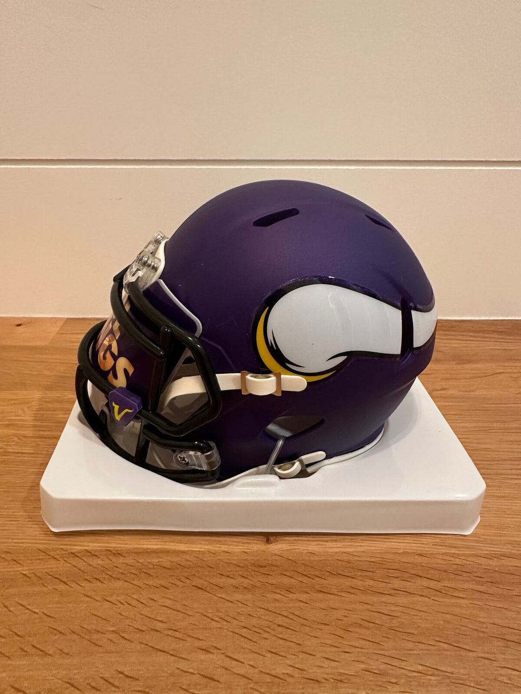 Adrian Peterson Signed Minnesota Vikings Riddell Mini Helmet – Beckett Witnessed
