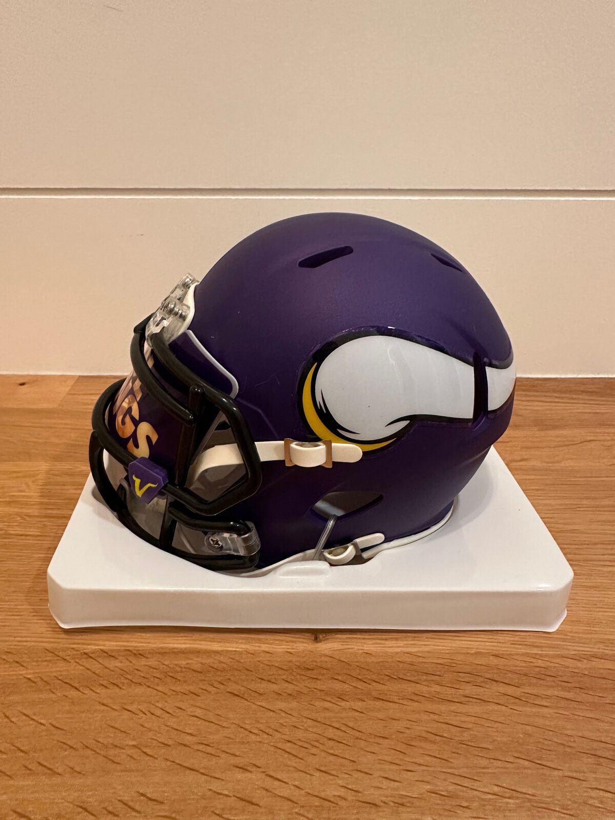 Adrian Peterson Signed Minnesota Vikings Riddell Mini Helmet – Beckett Witnessed