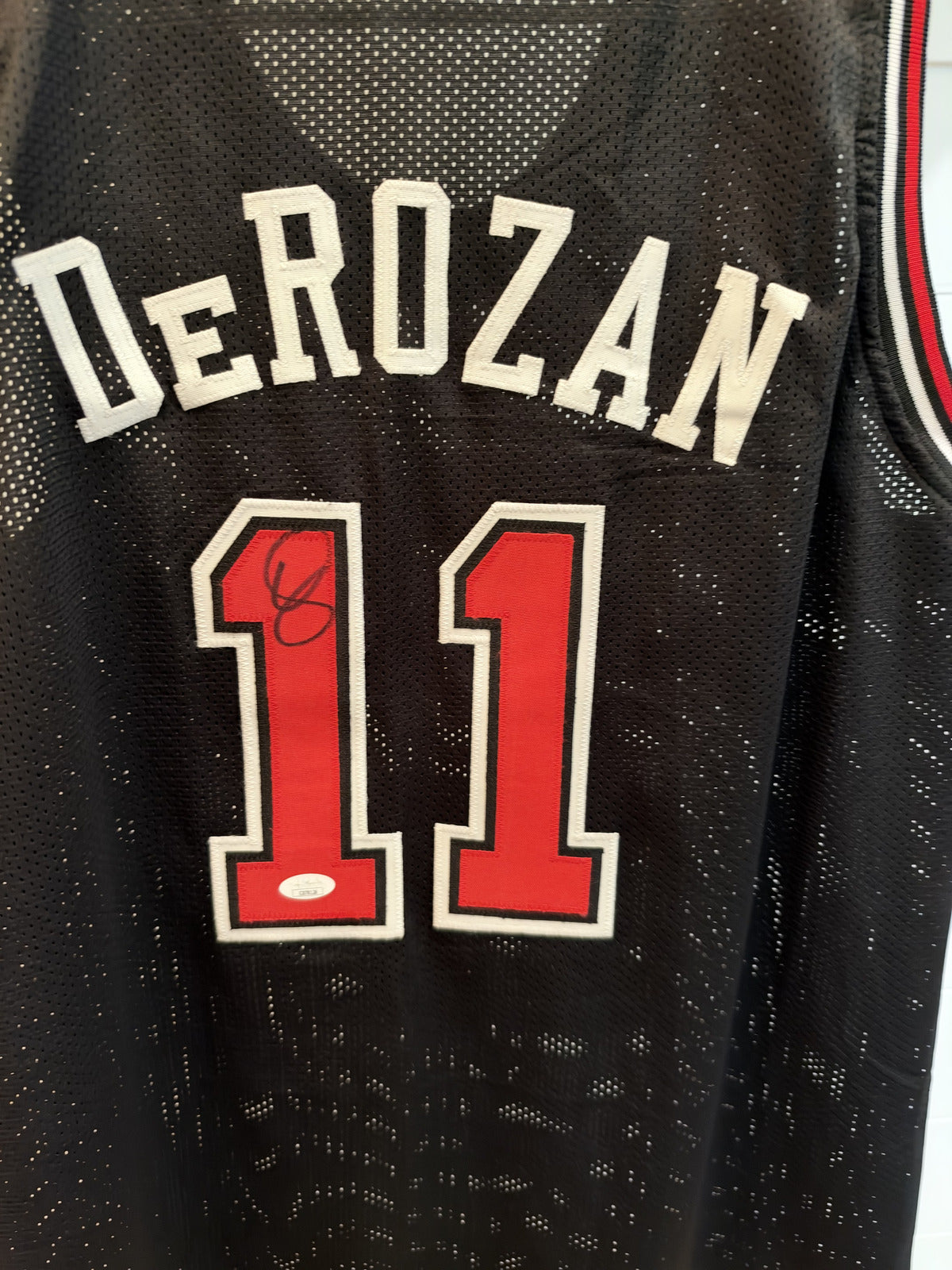 DeMar DeRozan Signed Chicago Bulls Custom Jersey #11 XL Black JSA COA