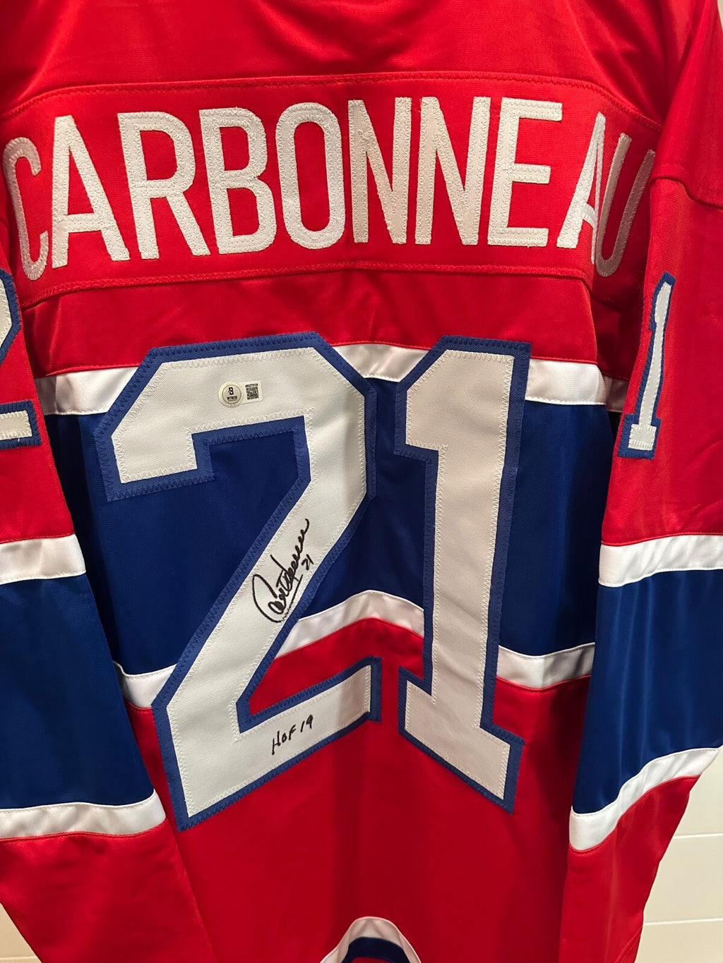 Guy Carbonneau Signed Montreal Canadiens Jersey “HOF 19” Beckett Witnessed