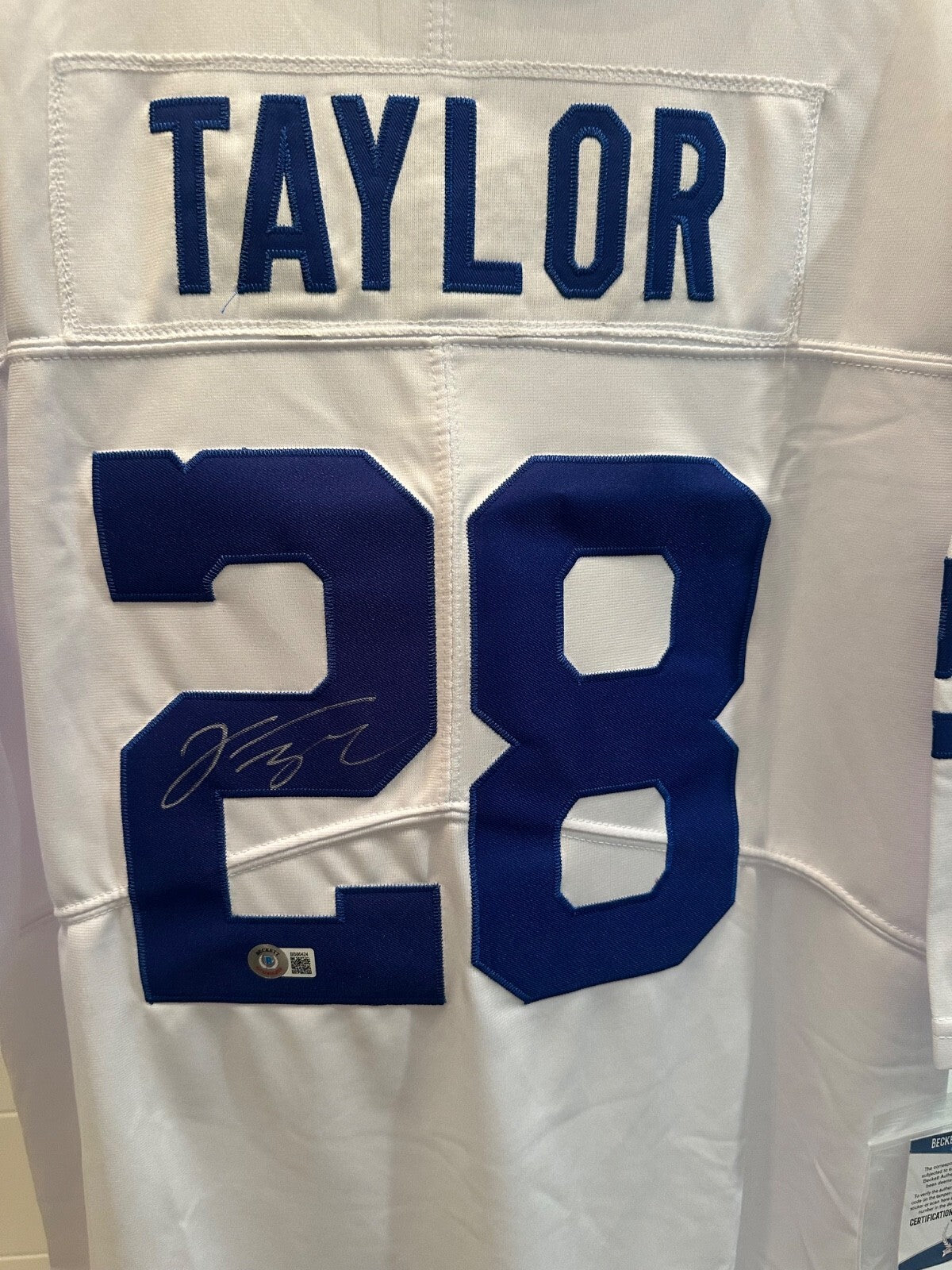 Jonathan Taylor Signed Colts Nike Replica Jersey XL – Beckett COA