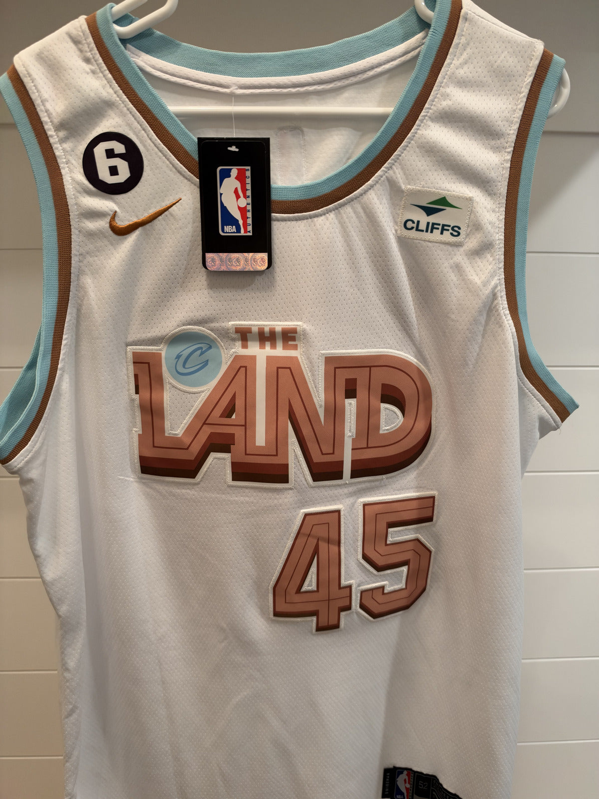 Donovan Mitchell Cleveland Cavaliers #45 The Land White Jersey Size 52 Unsigned