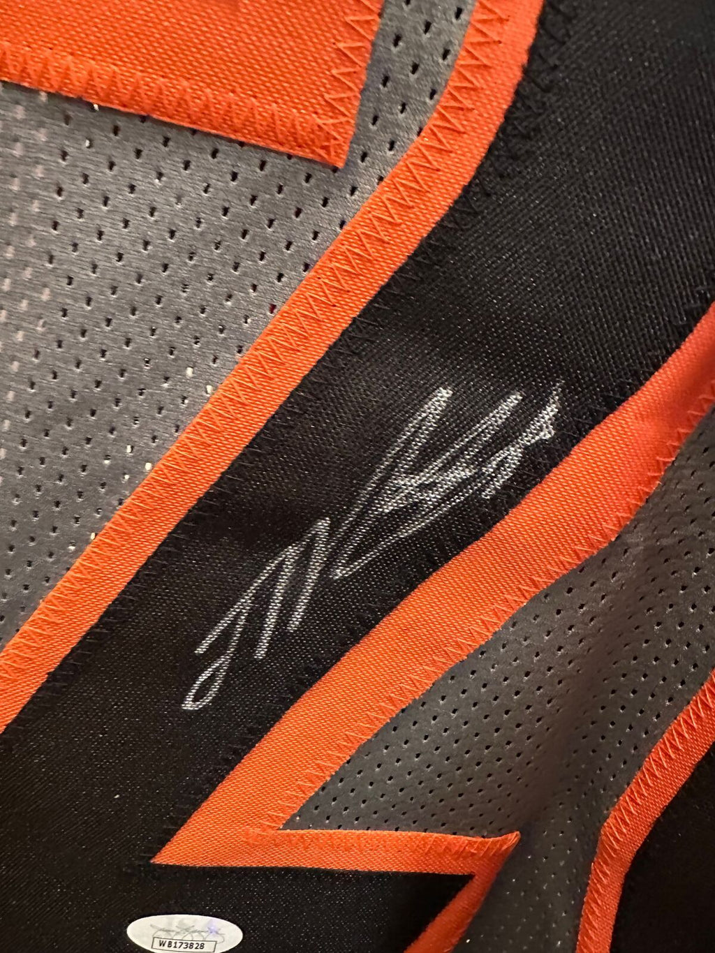 Joe Mixon Signed Cincinnati Bengals #28 Jersey – JSA Witnessed COA WB173828