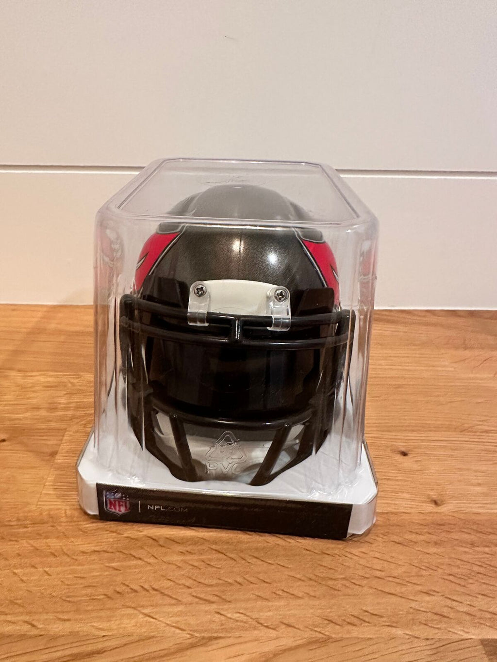 Derrick Brooks Signed Tampa Bay Buccaneers Riddell Mini Helmet – Beckett Witness