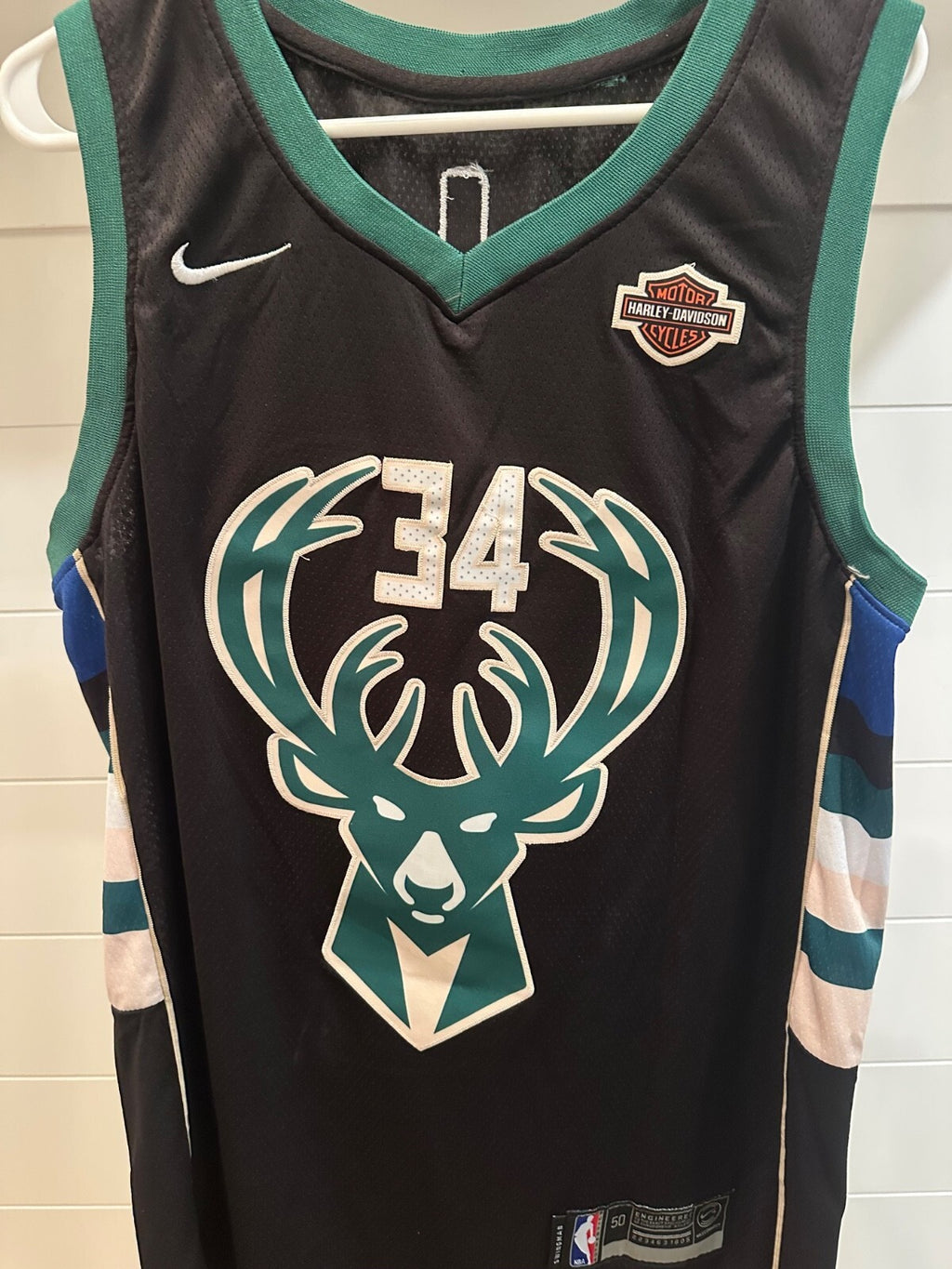 Giannis Antetokounmpo Signed Bucks Nike Swingman Jersey – Beckett Witnessed