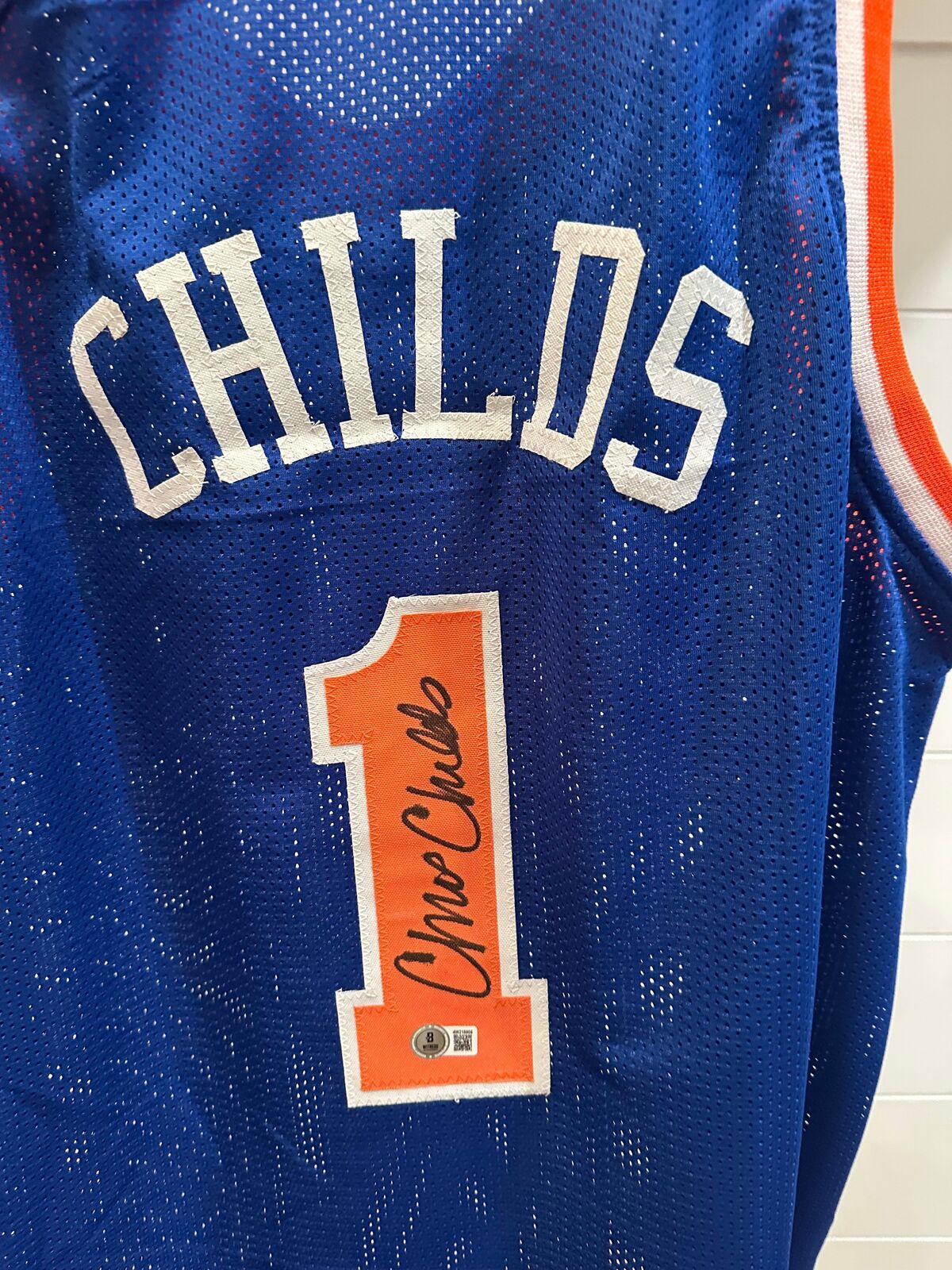 Chris Childs Signed New York Knicks #1 Jersey – Beckett Witness BAS