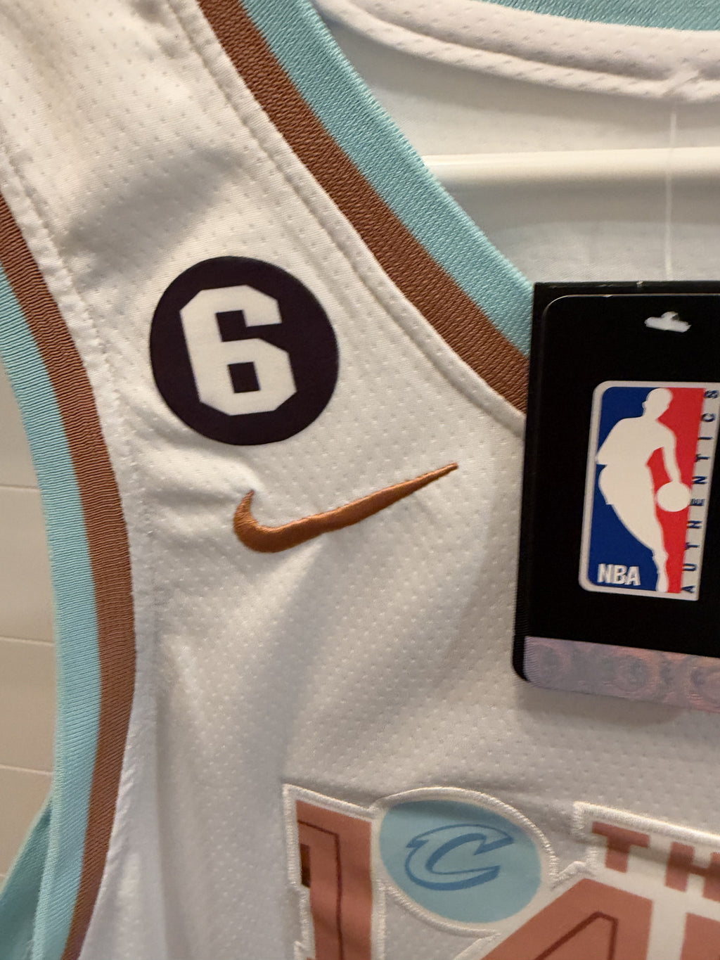 Donovan Mitchell Cleveland Cavaliers #45 The Land White Jersey Size 52 Unsigned