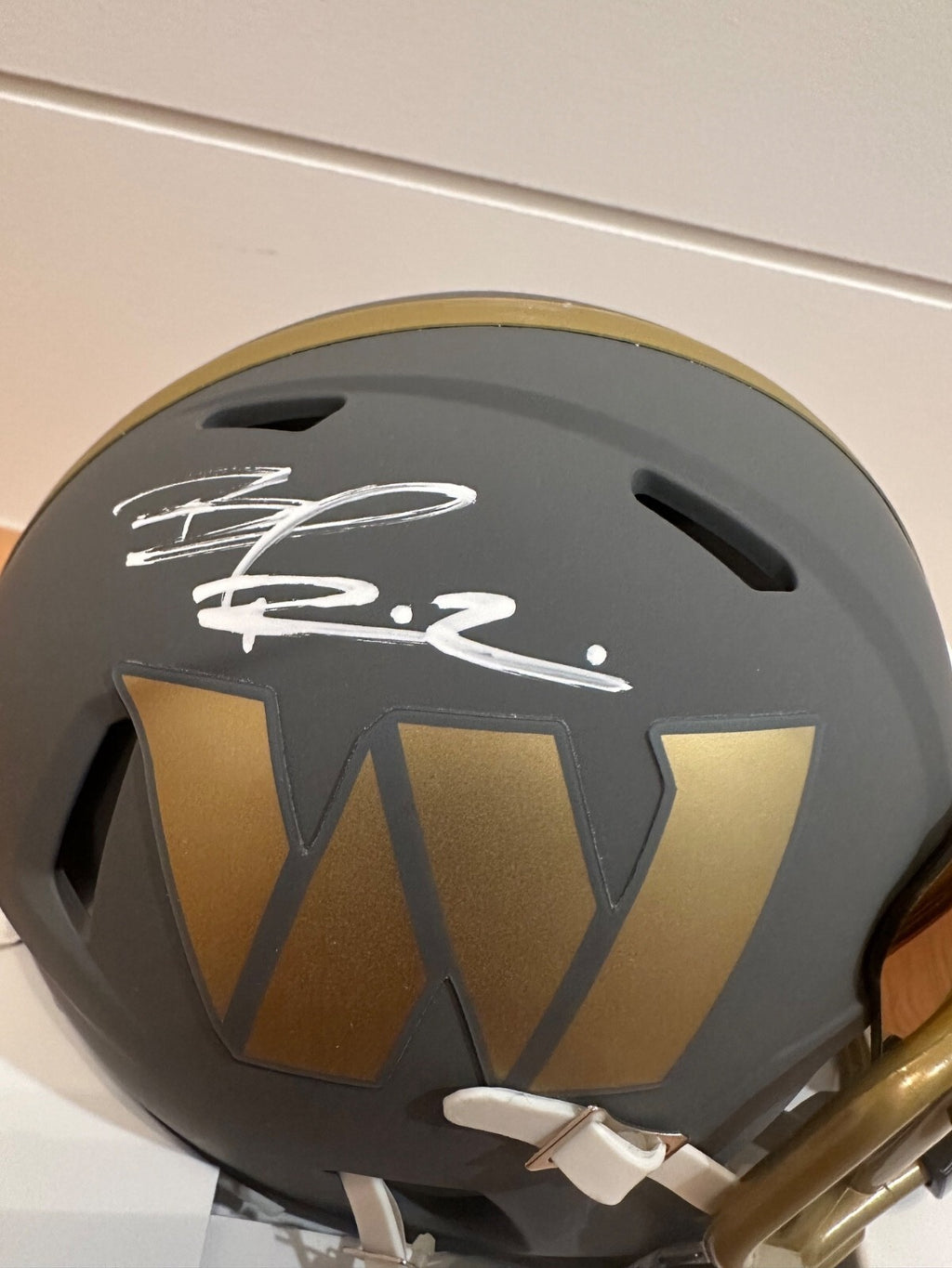Brian Robinson Jr. Signed Commanders Slate Mini Helmet – Beckett Witnessed