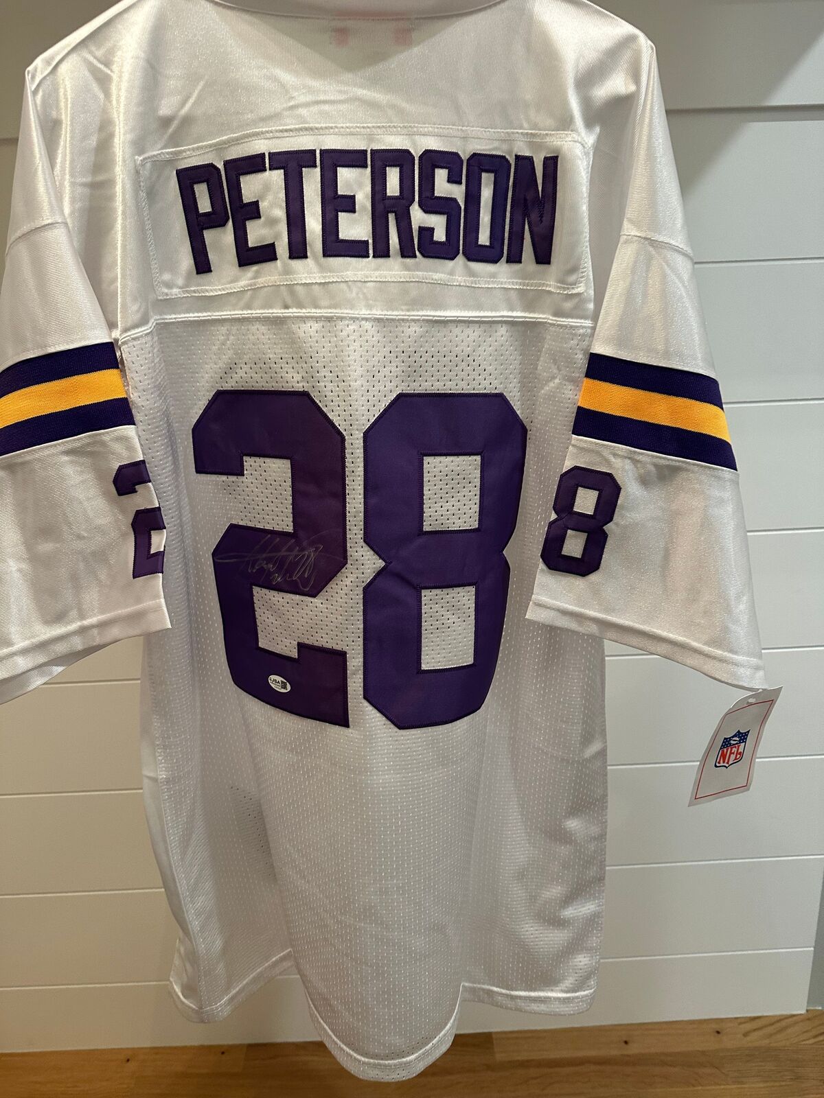 Adrian Peterson Autographed Minnesota Vikings Mitchell & Ness #28 Jersey – JSA