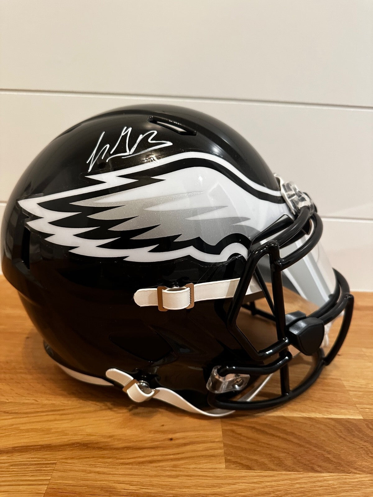 LeGarrette Blount Signed Eagles Black Full-Size Helmet – Leaf Witnessed