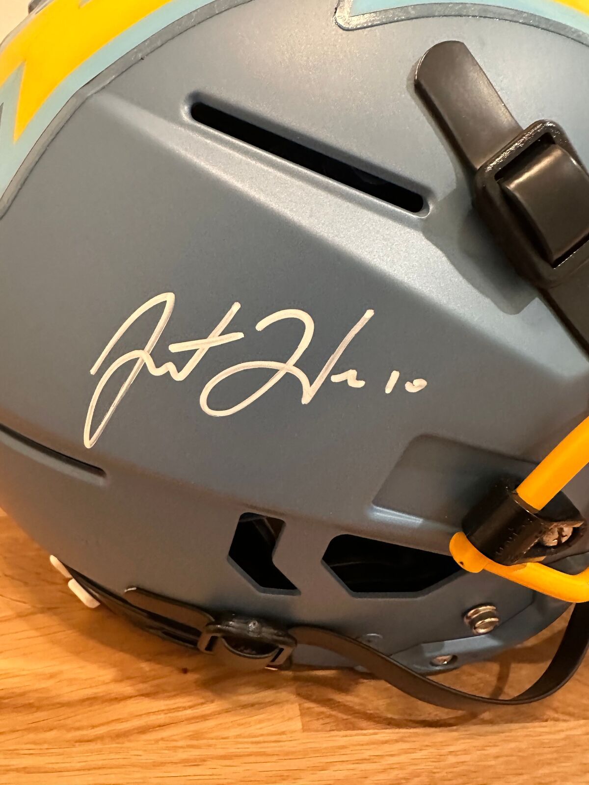 Justin Herbert Signed LA Chargers Schutt F7 Full-Size Authentic Helmet – Beckett