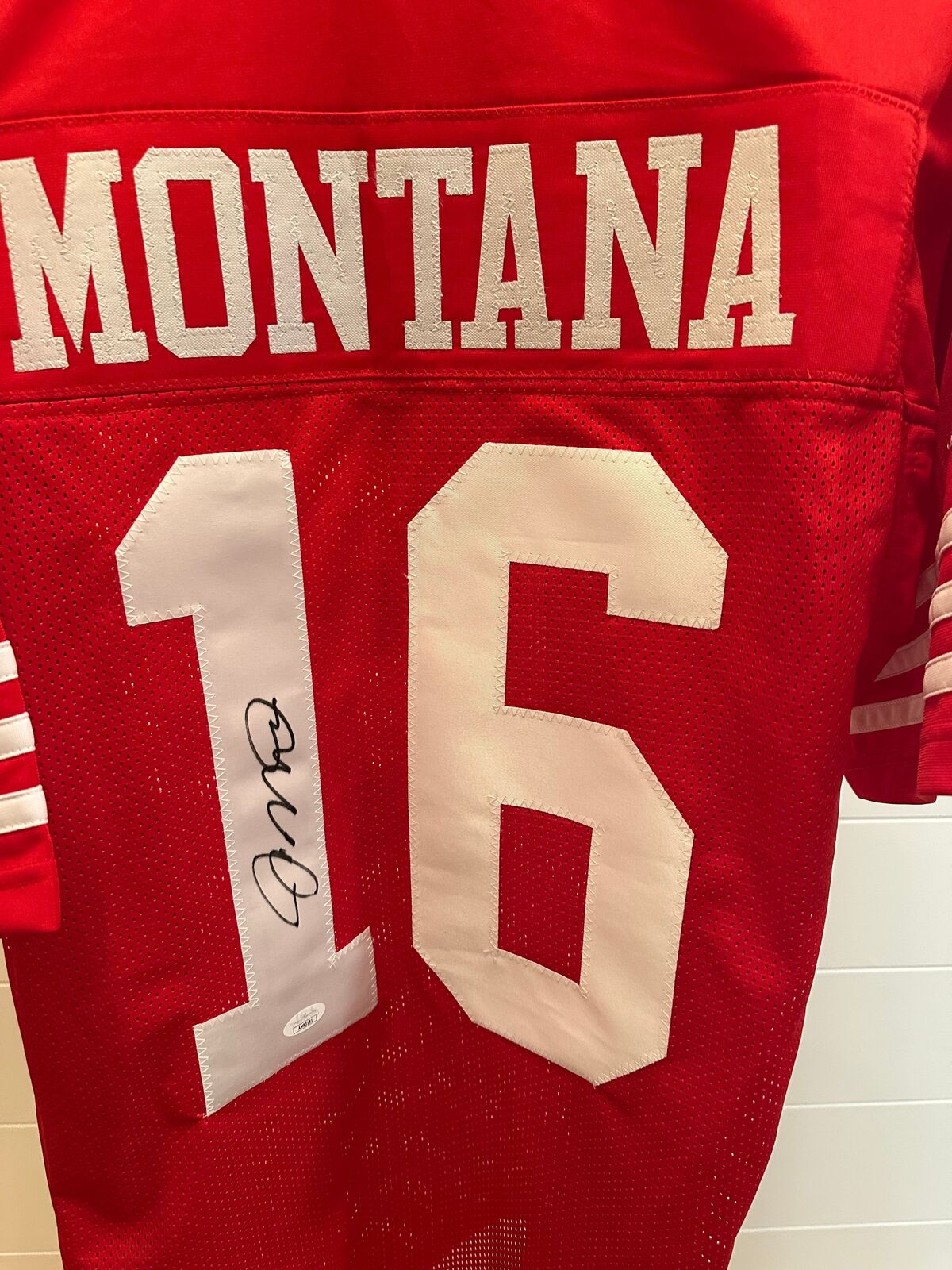 Joe Montana Signed San Francisco 49ers #16 Jersey – JSA Authenticated