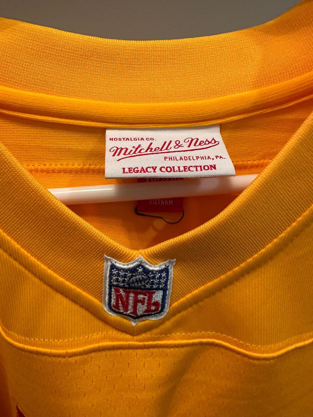 John Lynch Signed Tampa Bay Buccaneers 1995 Mitchell & Ness Jersey – Beckett