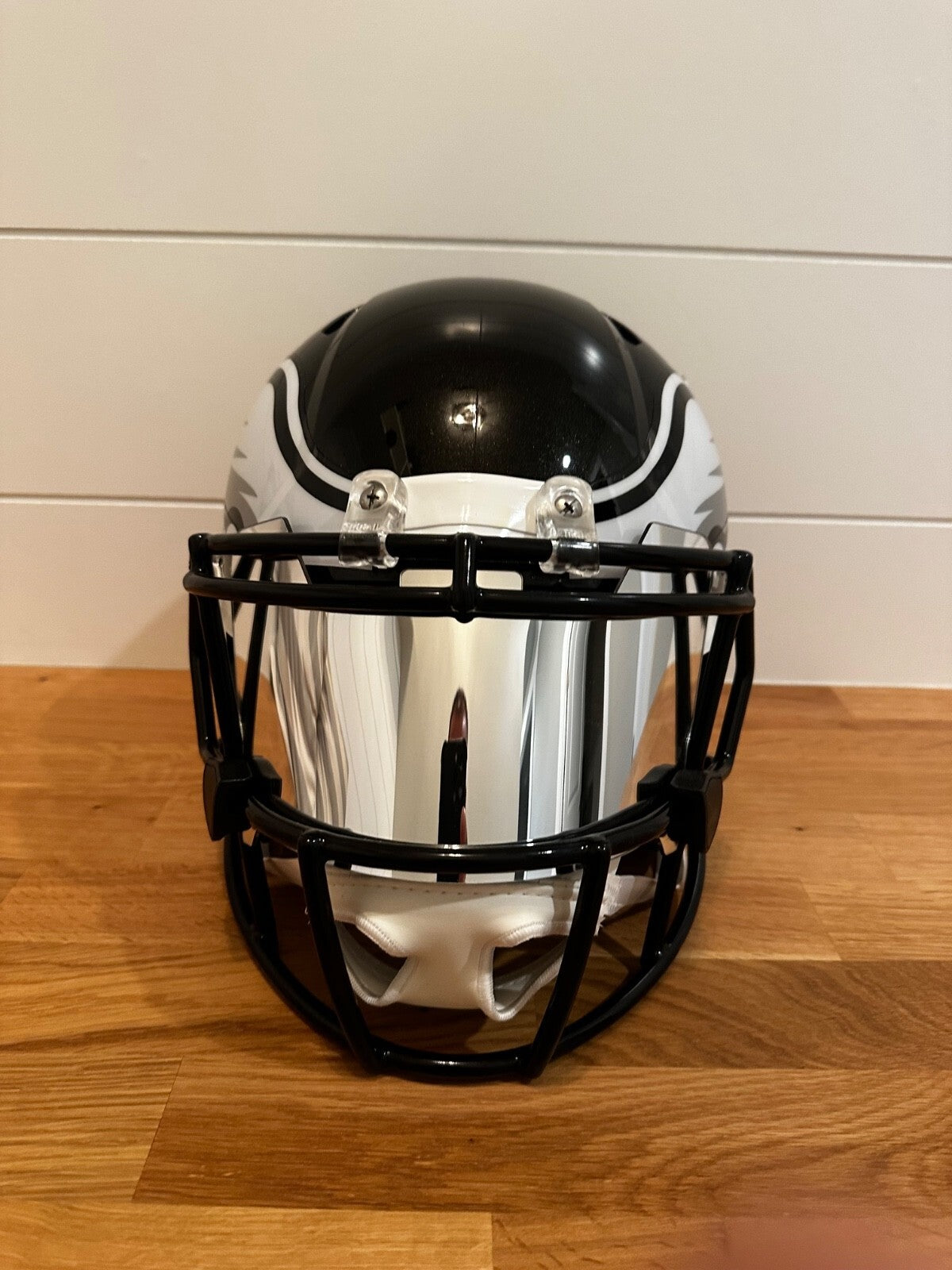LeGarrette Blount Signed Eagles Black Full-Size Helmet – Leaf Witnessed