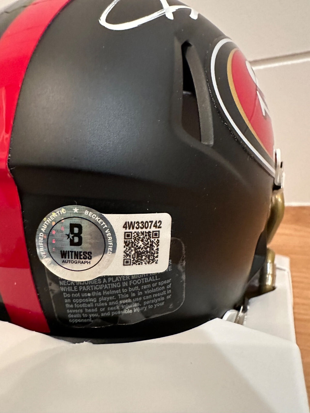 Vernon Davis Signed 49ers Black Eclipse Mini Helmet – Beckett Witnessed