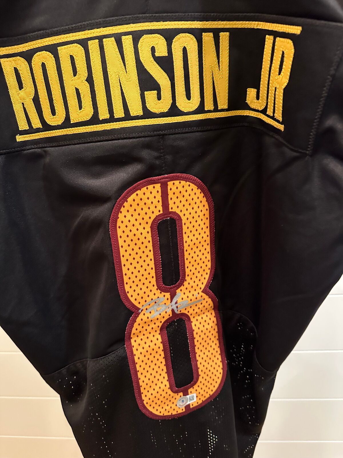 Brian Robinson Jr. Signed Washington Commanders #8 Jersey – Beckett