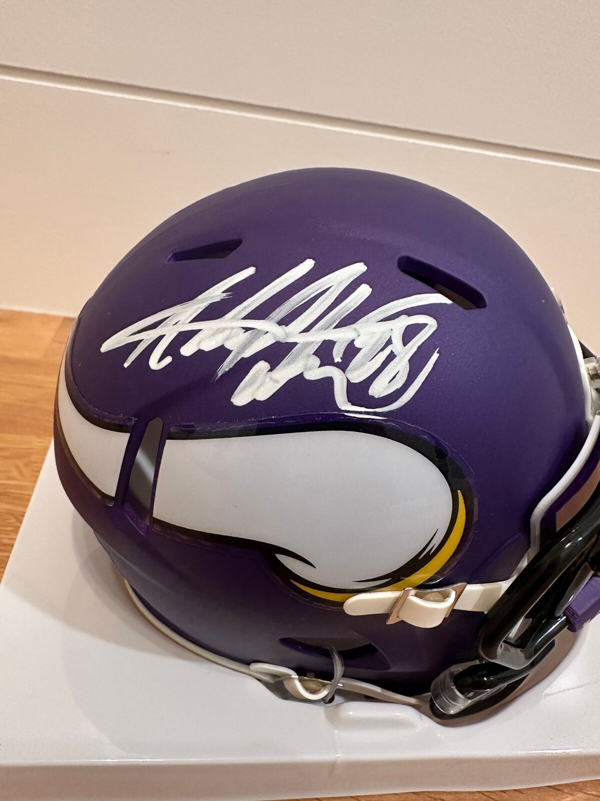 Adrian Peterson Signed Minnesota Vikings Riddell Mini Helmet – Beckett Witnessed