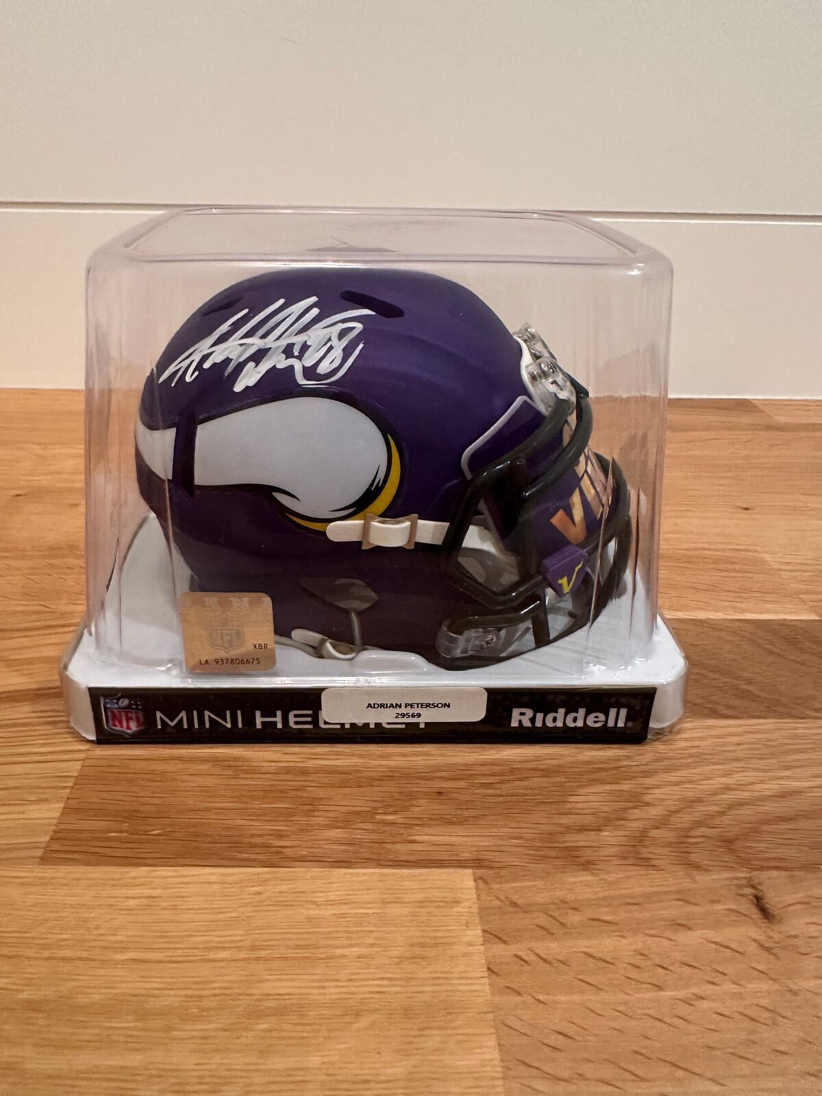 Adrian Peterson Signed Minnesota Vikings Riddell Mini Helmet – Beckett Witnessed