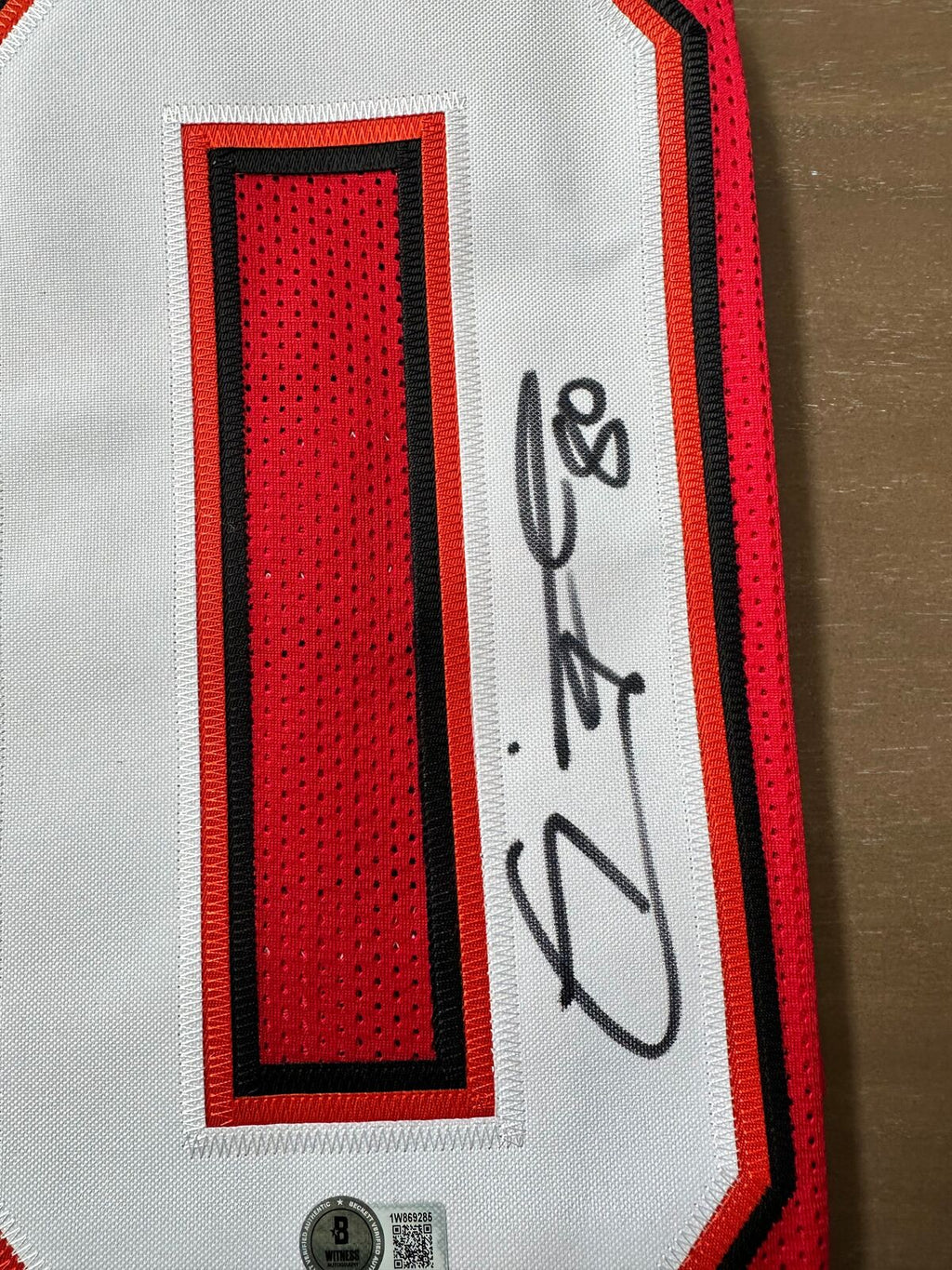 Michael Clayton Signed Buccaneers Jersey – Beckett Witness Authenticated