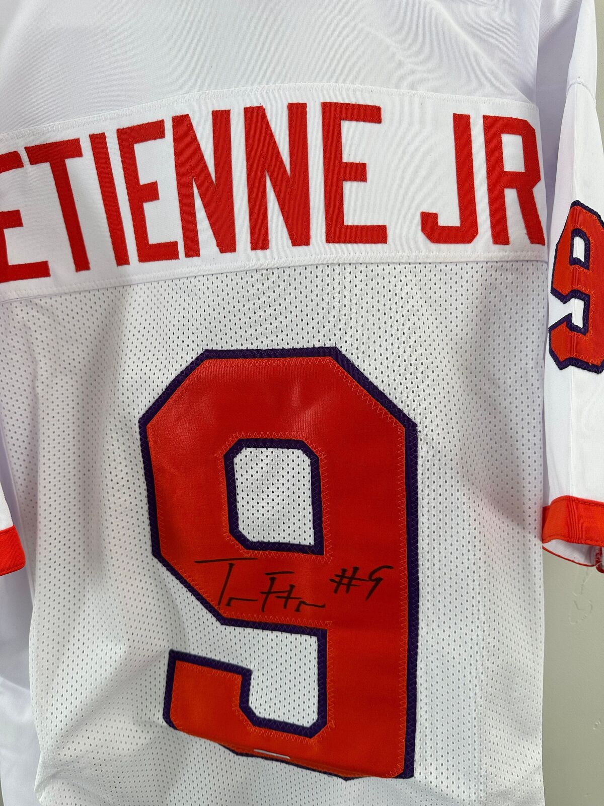 Travis Etienne Jr. Signed Jaguars Jersey – Beckett Authenticated Description:
