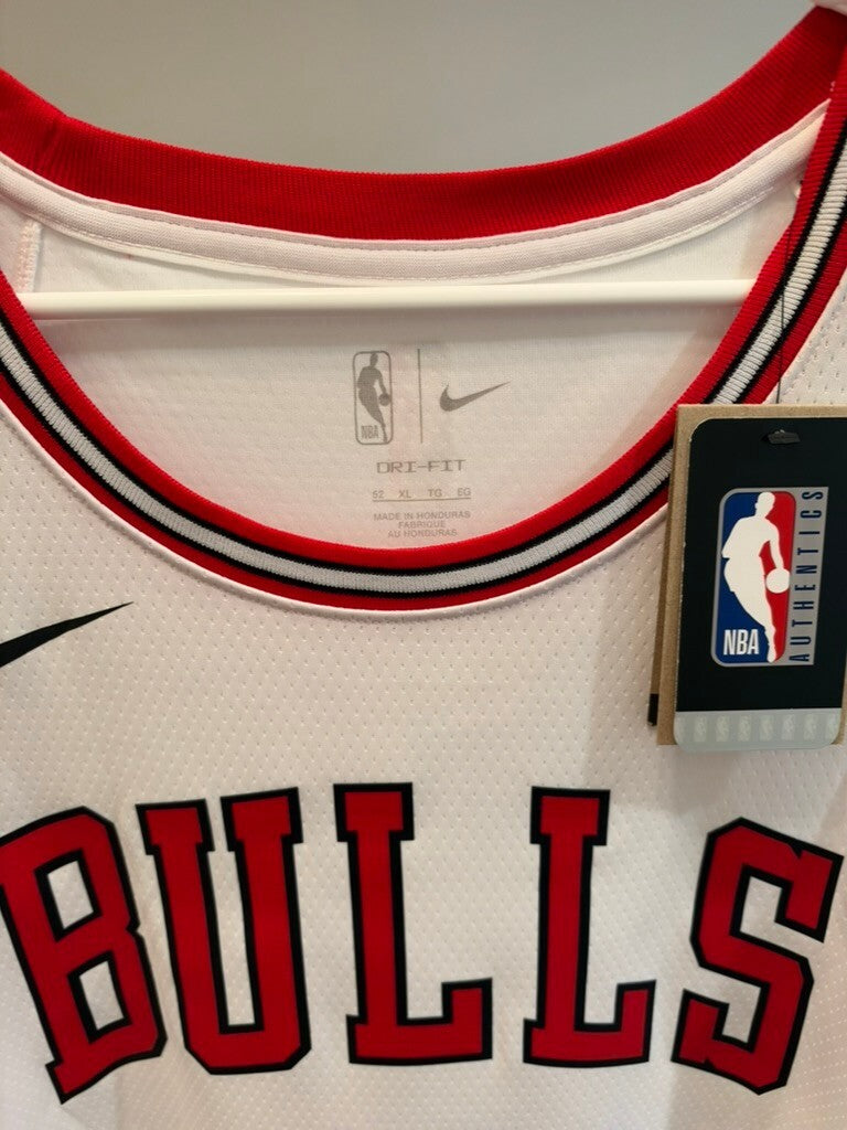 Coby White Signed Bulls Nike Swingman Jersey White XL 52 Fanatics Authenticated