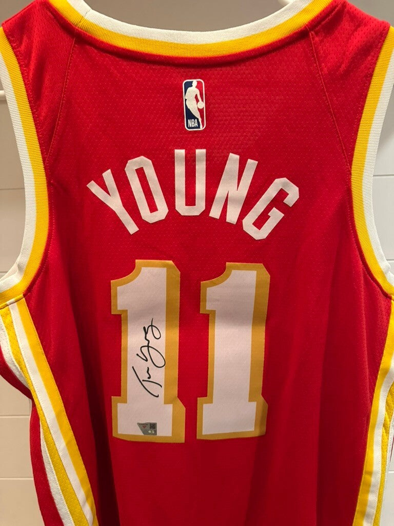 Trae Young Signed Atlanta Hawks Nike Icon Swingman Jersey Fanatics Authenticated