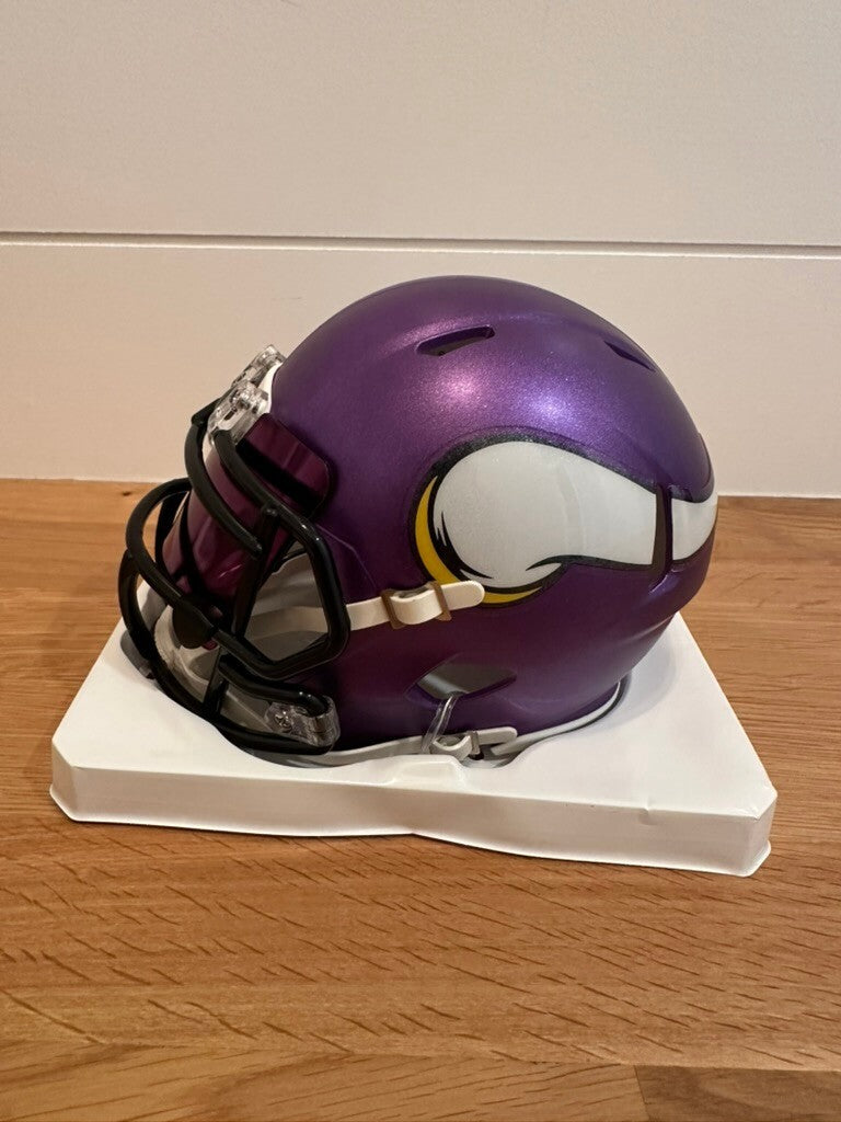 Kyle Rudolph Signed Minnesota Vikings Mini Helmet – Envoy Collectables COA