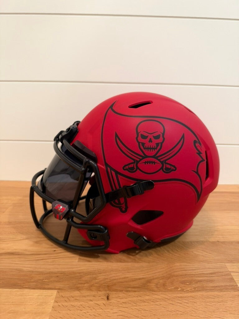 Baker Mayfield Signed Buccaneers Full Size Replica Helmet Red Visor Beckett