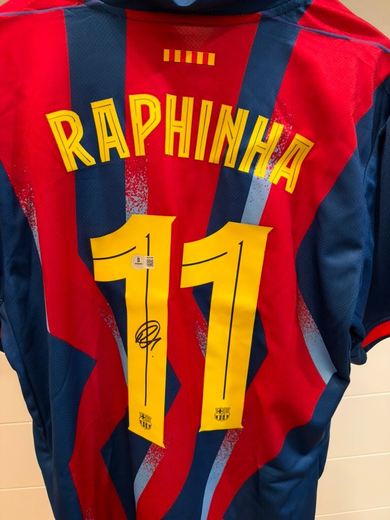 Raphinha Signed FC Barcelona #11 Soccer Jersey Beckett BAS Size Medium