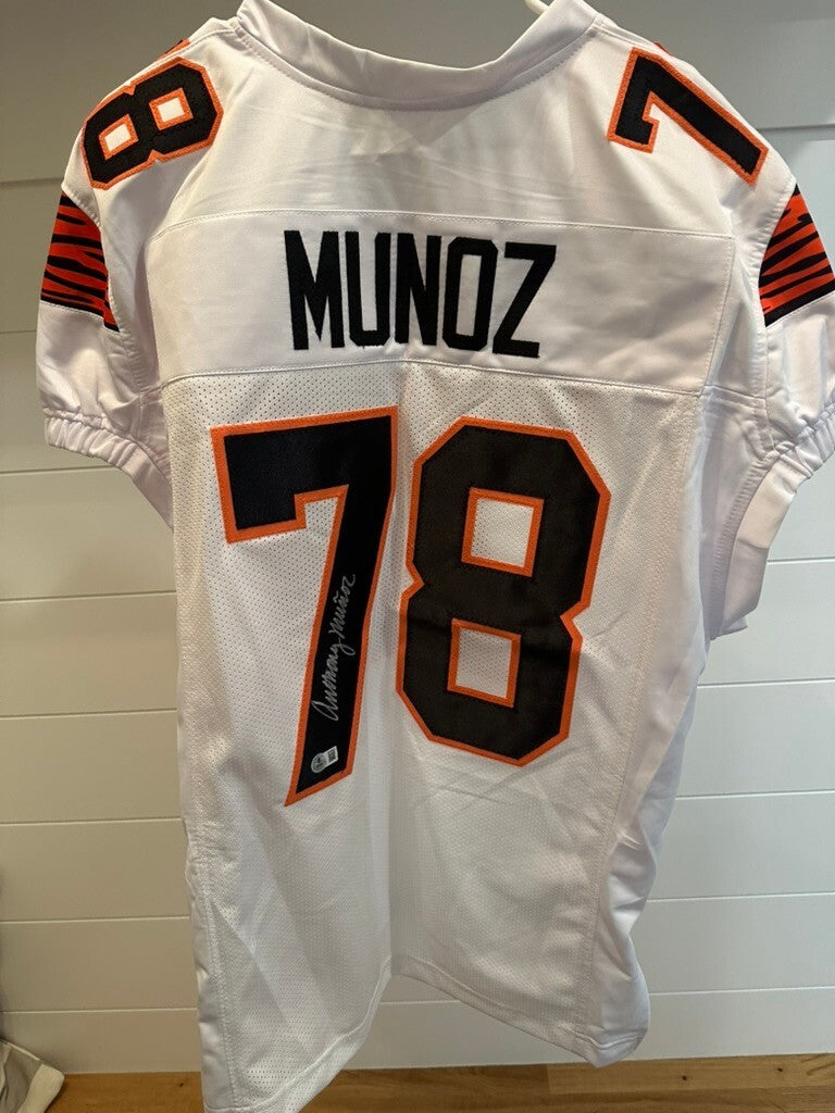 Cincinnati Bengals #78 Anthony Munoz Signed White Football Jersey with Beckett W