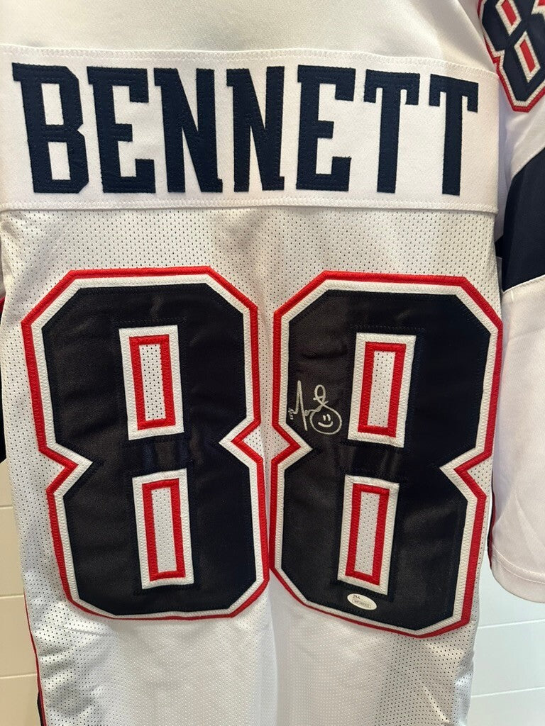 Martellus Bennett Signed Patriots White Custom Jersey #88 JSA COA