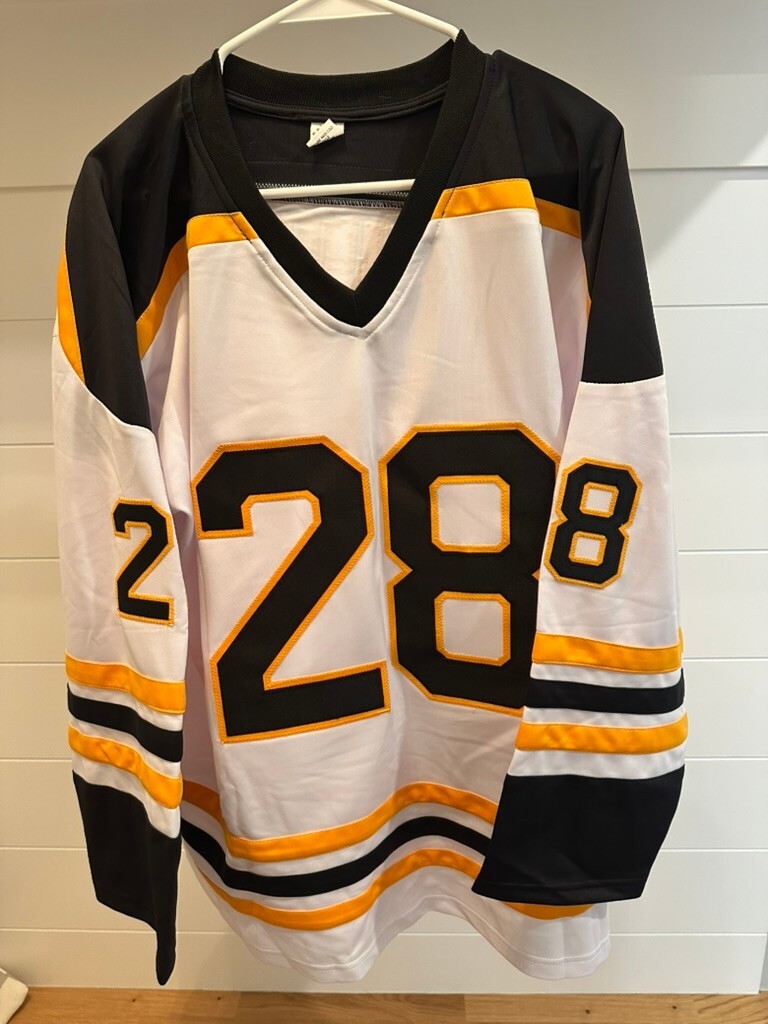 Elias Lindholm Signed NHL Hockey Jersey #28 with JSA Authentication