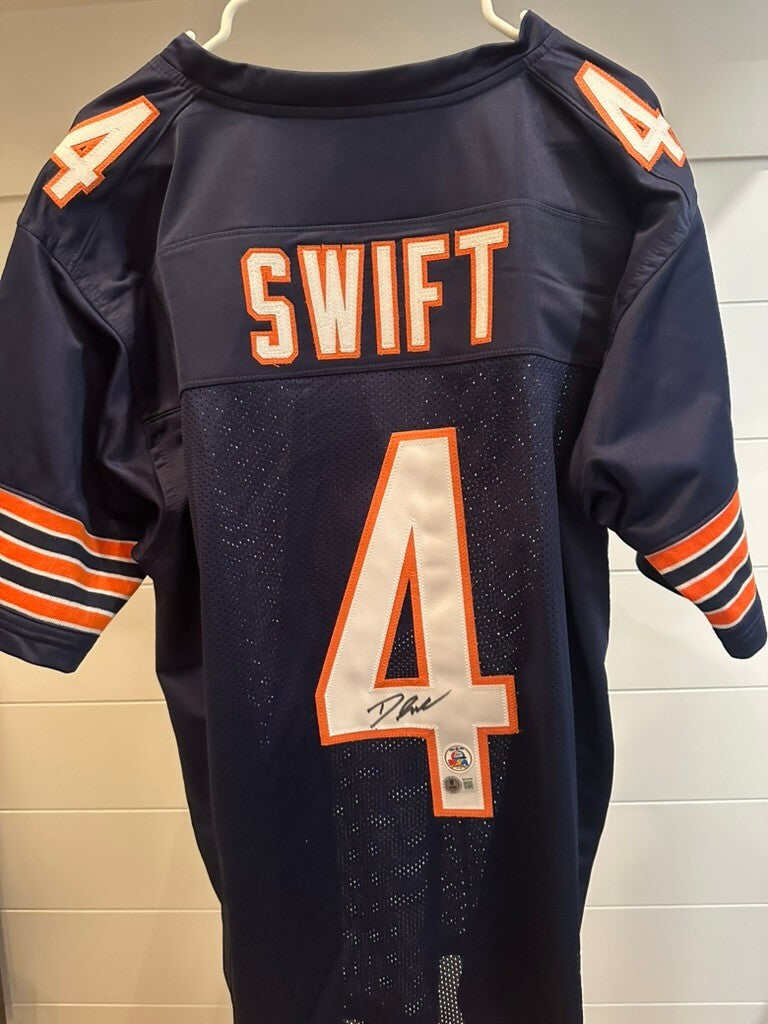 D'Andre Swift Signed Chicago Bears #4 Navy Custom Jersey Beckett BAS Witness