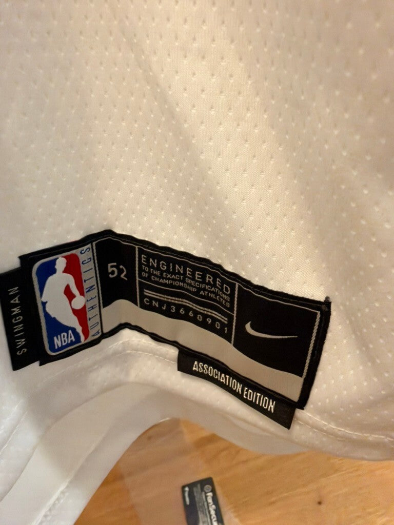 Coby White Signed Bulls Nike Swingman Jersey White XL 52 Fanatics Authenticated