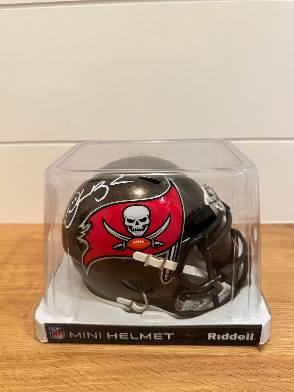 Derrick Brooks Signed Tampa Bay Buccaneers Riddell Mini Helmet – Beckett Witness