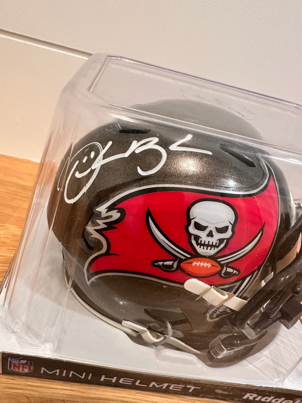 Derrick Brooks Signed Tampa Bay Buccaneers Riddell Mini Helmet – Beckett Witness