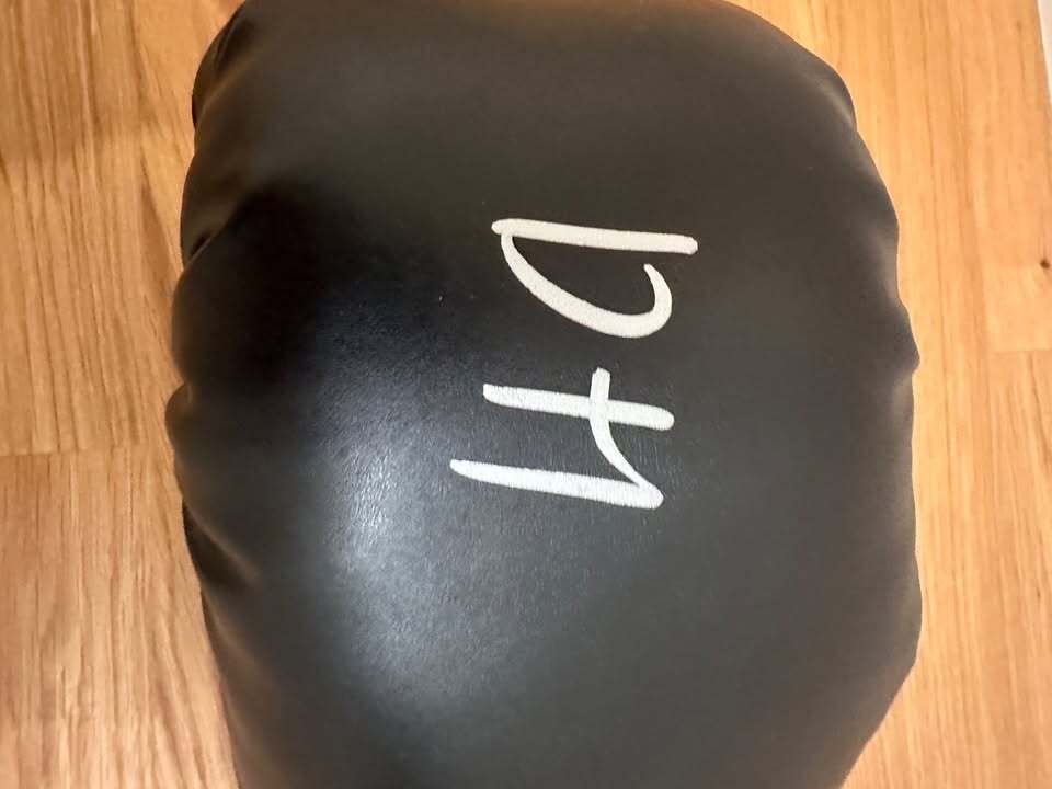 Devin Haney Signed Everlast Boxing Glove – Beckett Witnessed