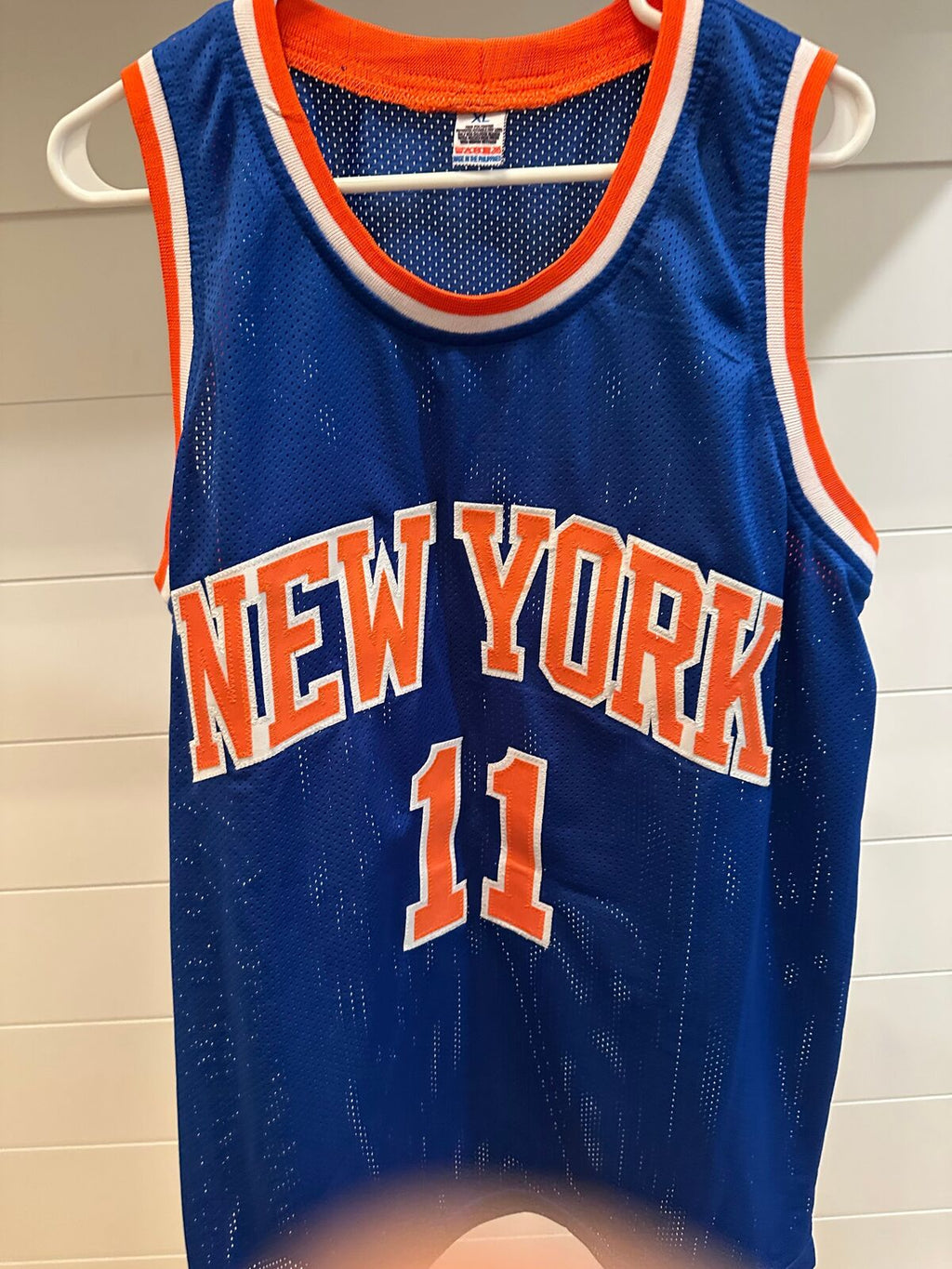 Rod Strickland Signed New York Knicks #11 Basketball Jersey – Leaf Witnessed COA