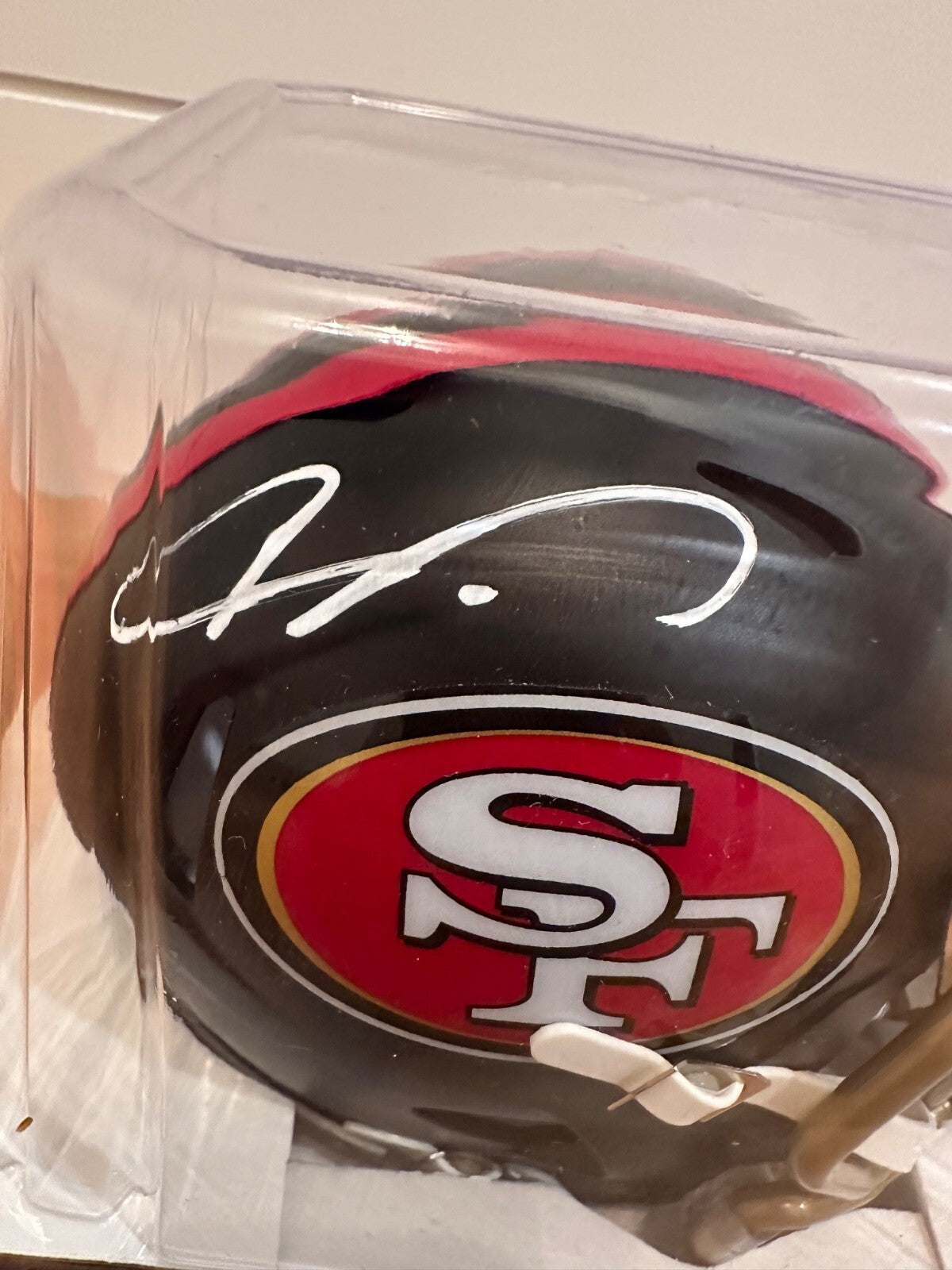 Vernon Davis Signed 49ers Black Eclipse Mini Helmet – Beckett Witnessed