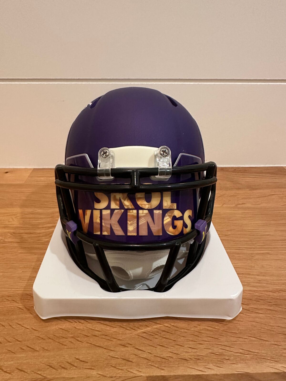 Adrian Peterson Signed Minnesota Vikings Riddell Mini Helmet – Beckett Witnessed