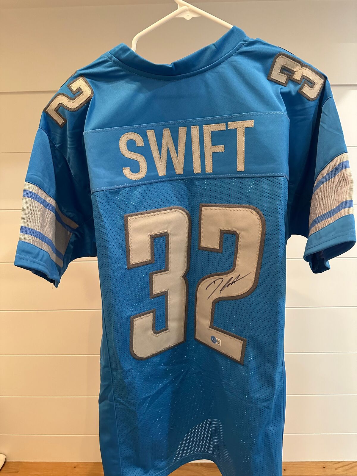 D’Andre Swift Signed Detroit Lions #32 Jersey – Beckett Authenticated