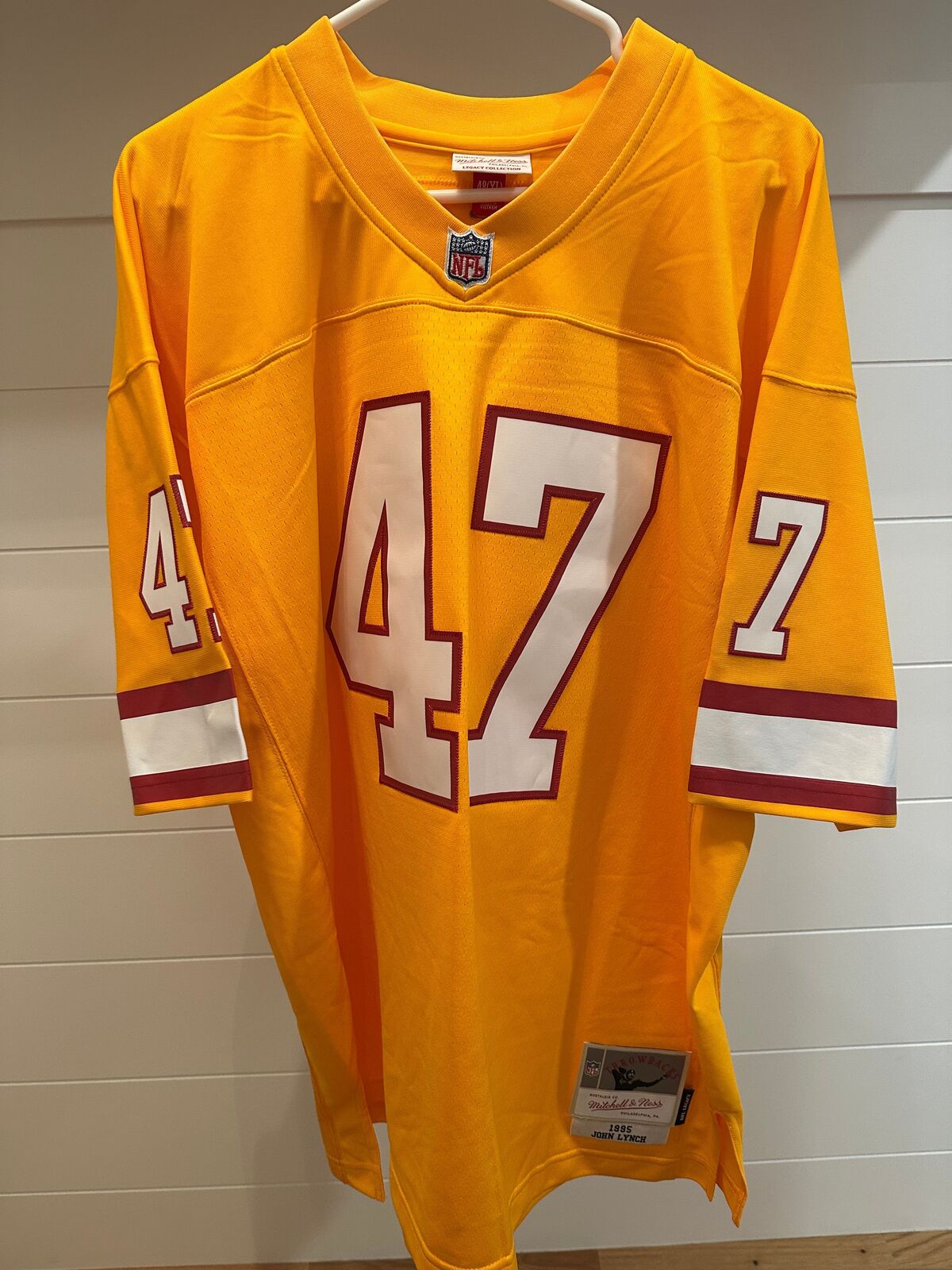 John Lynch Signed Tampa Bay Buccaneers 1995 Mitchell & Ness Jersey – Beckett