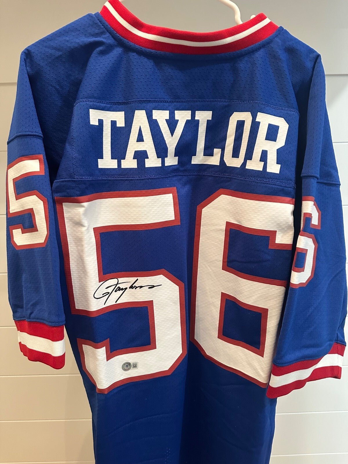 Lawrence Taylor Signed Giants Mitchell & Ness Authentic Jersey – Beckett