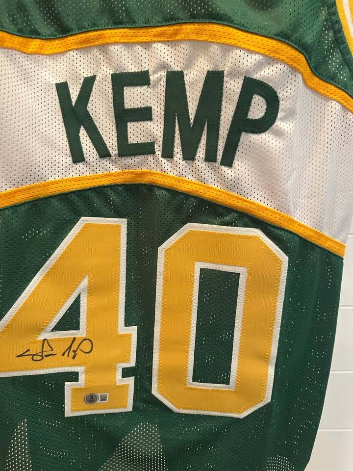 Shawn Kemp Signed Seattle SuperSonics #40 Jersey – Beckett Witnessed
