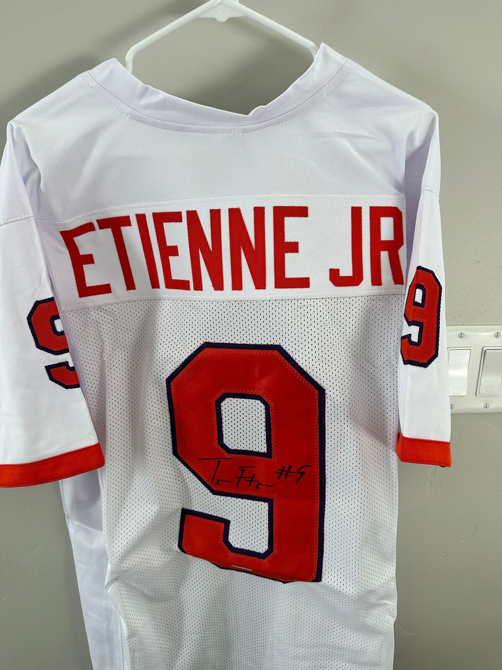 Travis Etienne Jr. Signed Jaguars Jersey – Beckett Authenticated Description: