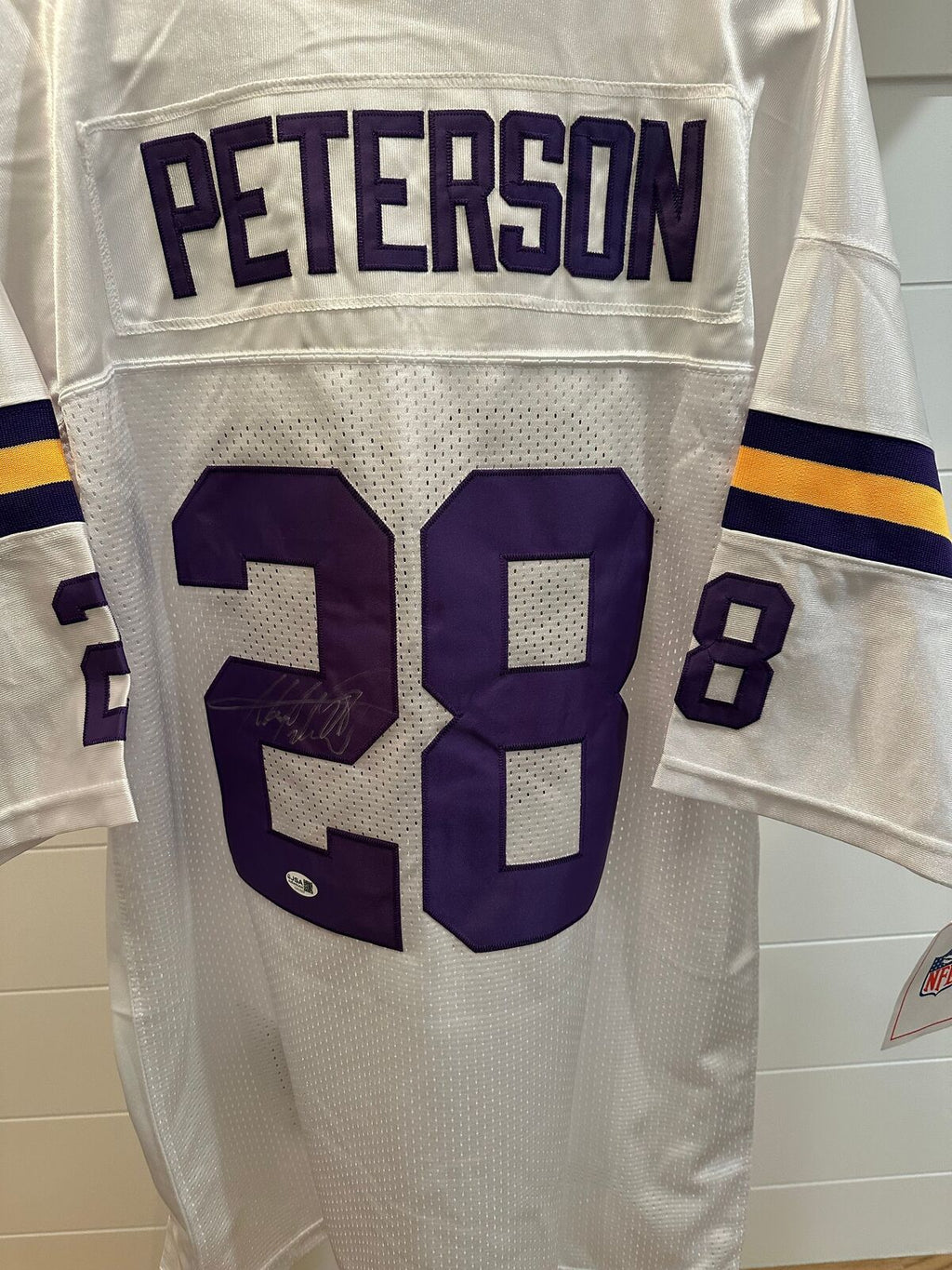 Adrian Peterson Autographed Minnesota Vikings Mitchell & Ness #28 Jersey – JSA