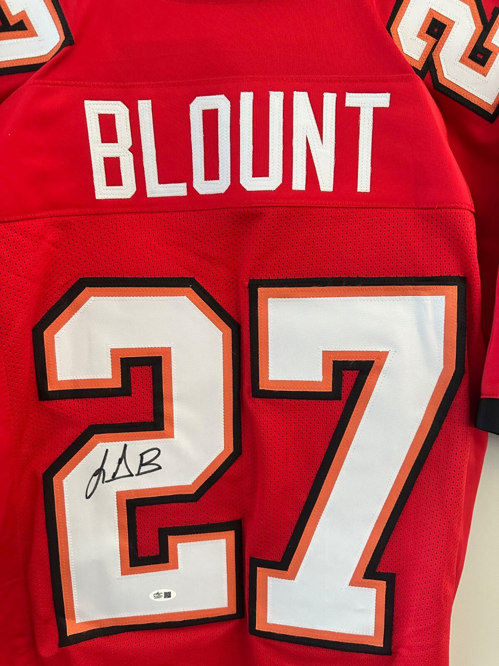 LeGarrette Blount Signed Buccaneers Custom Jersey #27 — Leaf Witnessed COA