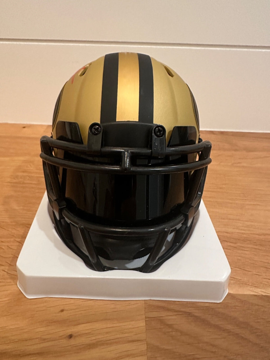 Frank Gore Signed 49ers Gold Mini Helmet – Beckett Witnessed